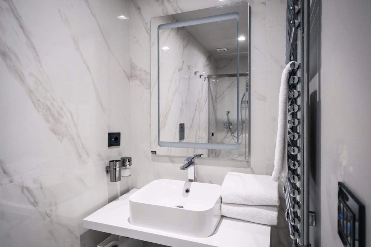 Отель Luxury Santo Stefano Венеция Экстерьер фото